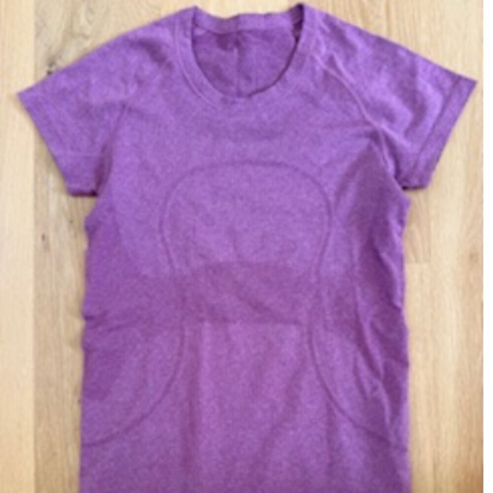 LULULEMON SWIFTLY TECH SHORT SLEEVE 2.0 SIZE 6 IN PURPLE HIP LENGHT